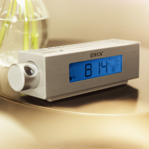 Sony ICF-C717PJ - будильник с "проектором" (4 фото)