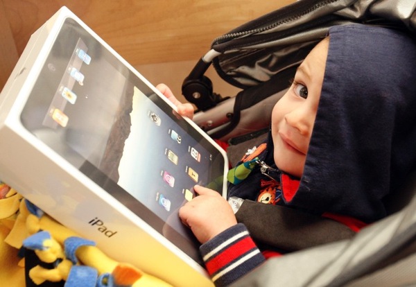 Apple iPad поступил в продажу (34 фото + видео)