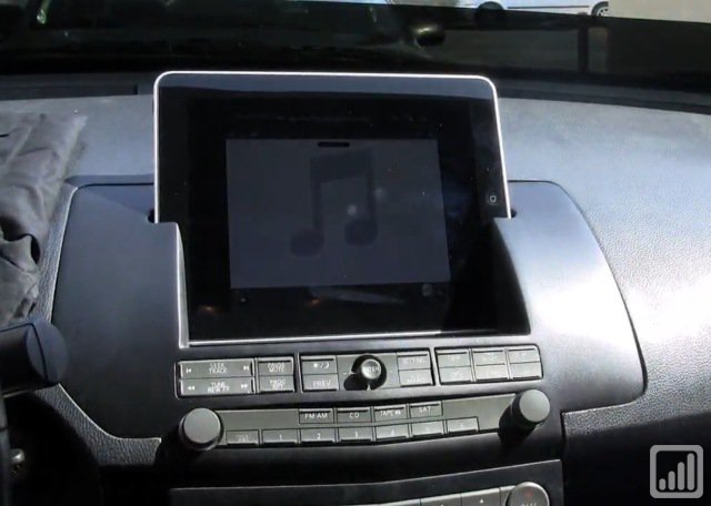 Второй эксперимент по установке iPad в автомобиль (видео)