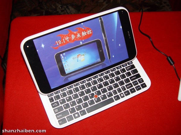 Китайский iPad с QWERTY-клавиатурой (2 фото)