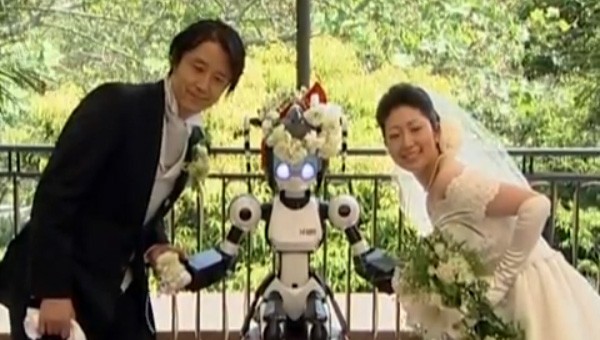 Японская свадьба с участием робота I-Fairy 