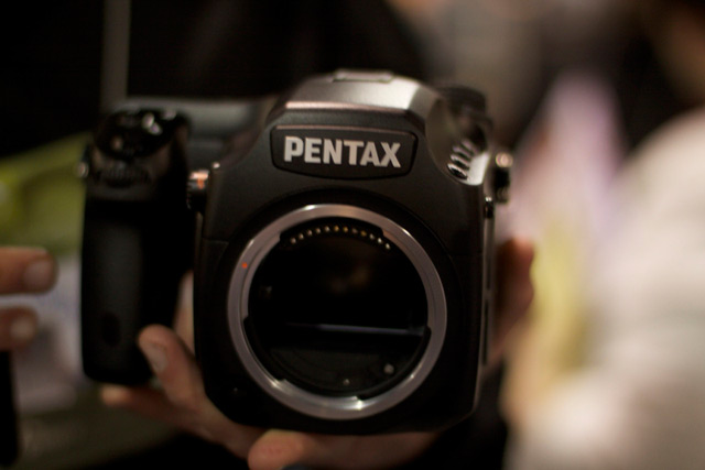 Pentax 645D - 40-мегапиксельная зеркальная фотокамера (3 фото + видео)