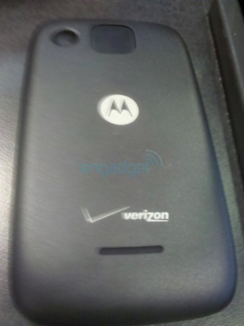 Motorola WX445 - первые живые фото необъявленного смартфона