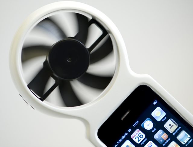 iFan заряжает iPhone и iPod от ветра (2 фото)