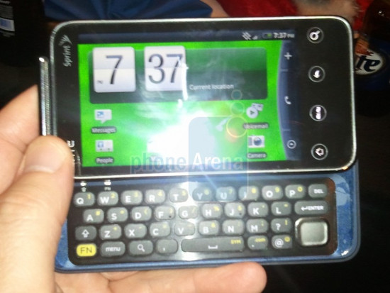 WiMAX коммуникатор HTC EVO Shift 4G (3 фото)