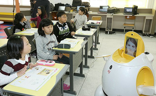 Преподающие английский язык роботы приступили к работе в южнокорейских школах (видео)