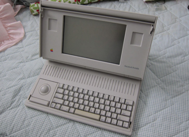 Прототип первого портативного компьютера Apple (10 фото)