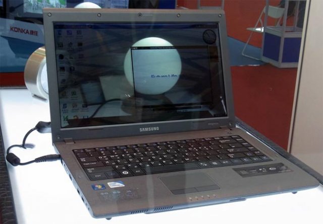 Ноутбук с прозрачным ЖК дисплеем (2 фото)