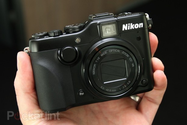 Nikon Coolpix P7100 - компактная фотокамера с поворотным дисплеем (20 фото)