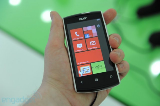 Короткий видеообзор смартфона Acer W4 (6 фото + видео)