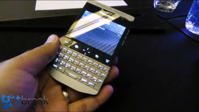 BlackBerry P'9981 - смартфон в стиле Porsche (4 фото + видео)