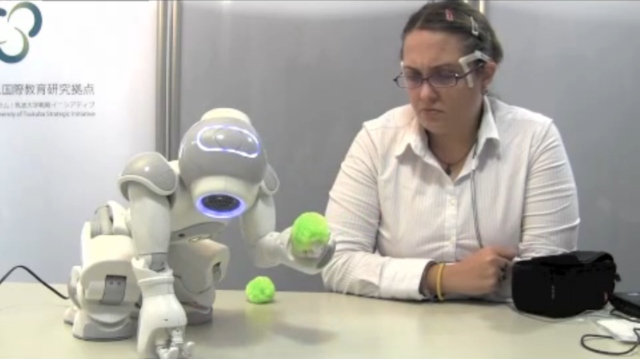 Управление роботом с помощью мимики (2 видео)