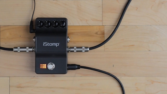iStomp - музыкальная педаль для iPhone (видео)