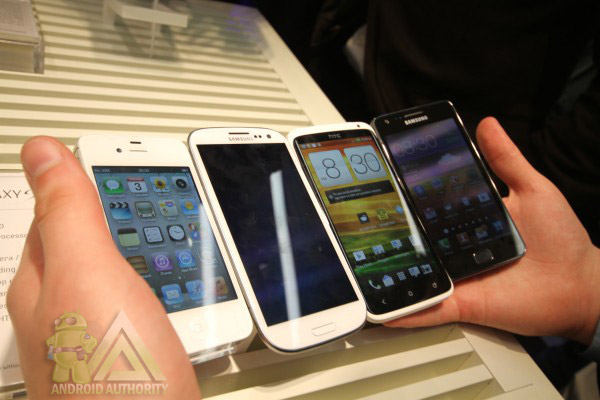 Сравнение смартфонов Galaxy S III, iPhone 4S, HTC One X и Lumia 900