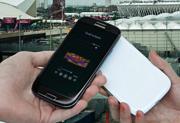 Samsung Galaxy S III в чёрном корпусе (2 фото)