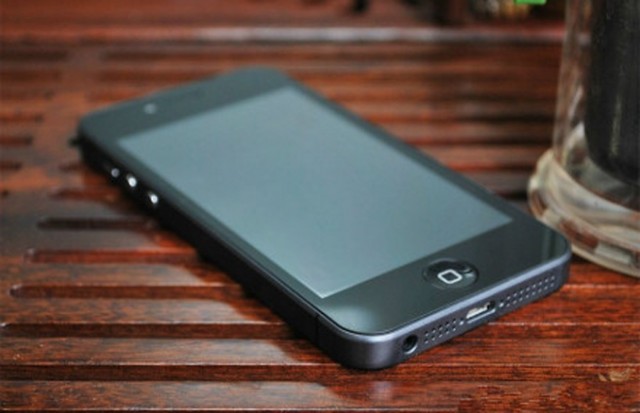 Goophone i5 - клон ещё невышедшего iPhone 5 (3 фото)