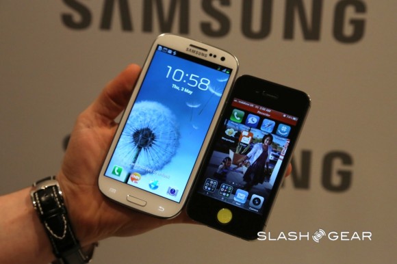 Samsung Galaxy S III обогнал по продажам iPhone 4S