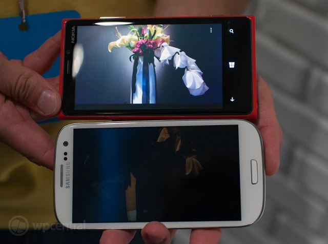 Сравнение фотокамеры Nokia Lumia 920, Galaxy S III и iPhone 4 (видео)