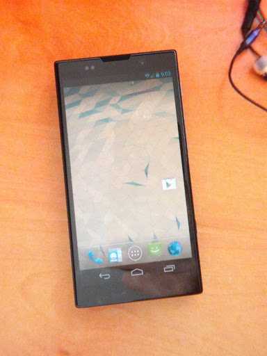 Первые фотографии смартфона Sony Nexus X