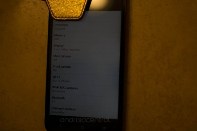 Первые фотографии неанонсированного смартфона HTC DLX (3 фото)