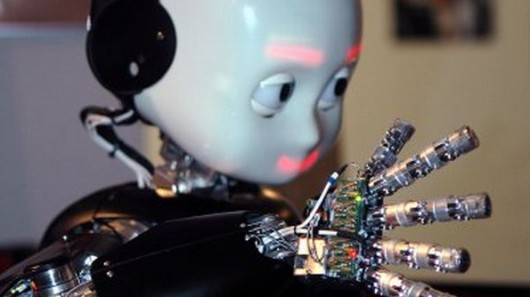 Робот-ребенок iCub (видео)