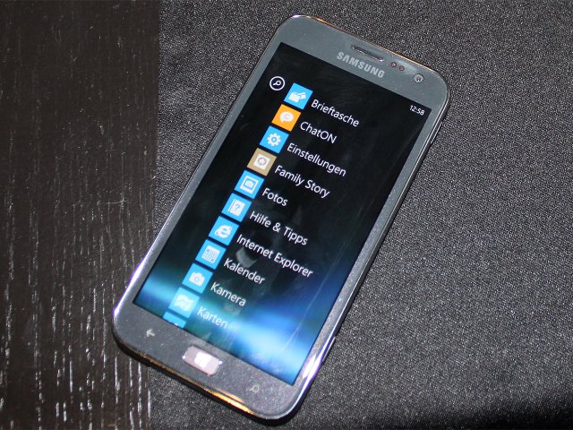 Стартовали продажи "виндафона" Samsung ATIV S (6 фото)