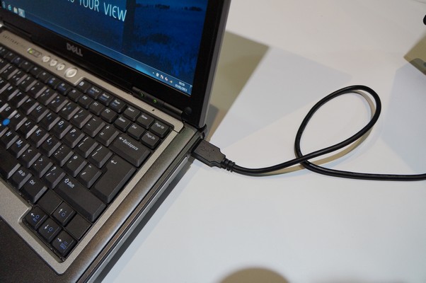 Ноутбук, запитывающийся от 100-ваттного USB 3.0 дата-кабеля (видео)