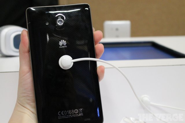 Huawei Mate - живые фотографии 6.1-дюймового смартфона
