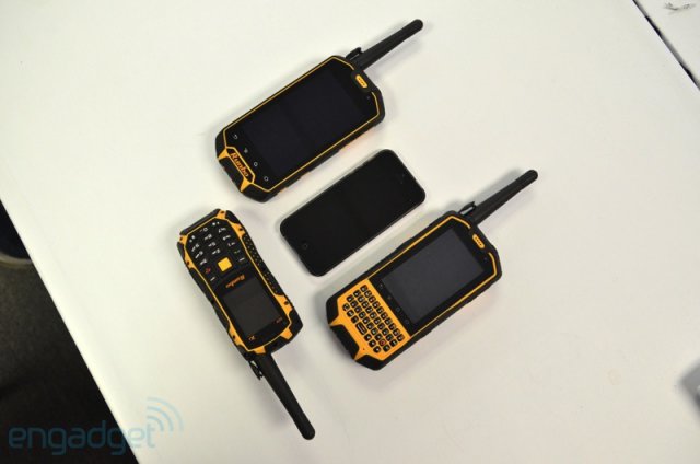 Runbo X1, X5 и X3 - "неубиваемые" гуглофоны и телефон (38 фото)