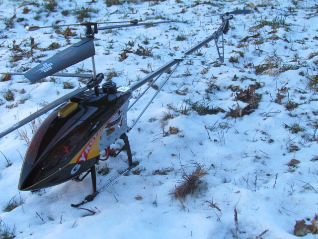 Бюджетный радиоуправляемый вертолет (8 фото)