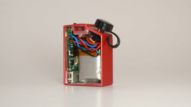 Fuel — маленькое «аварийное» зарядное устройство (8 фото + видео)