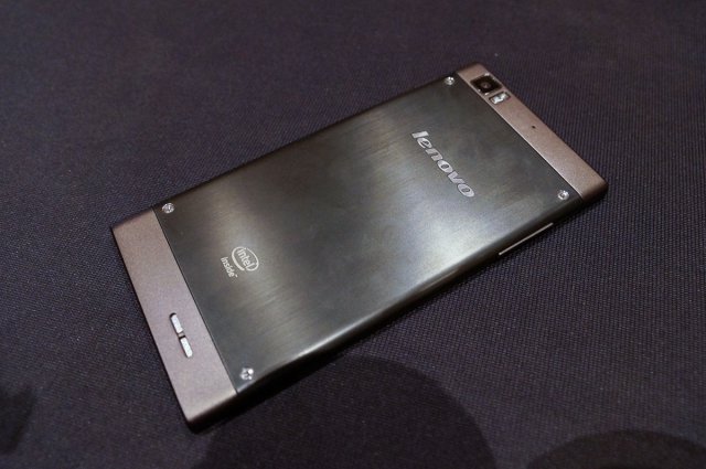 Lenovo официально представила в России смартфон IdeaPhone K900 (8 фото)