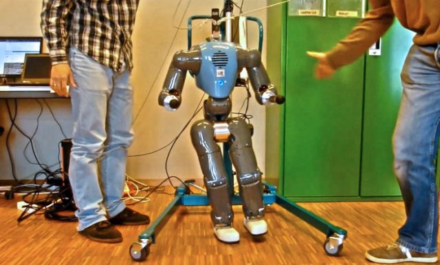 COMAN - очень устойчивый гуманоидный робот (видео)