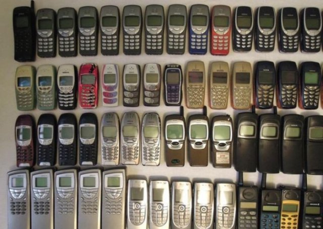 Коллекция мобильных телефонов за 250 евро (7 фото)