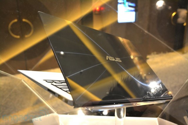 ASUS Zenbook Infinity - первый ноутбук с защитным покрытием Gorilla Glass 3 (12 фото)