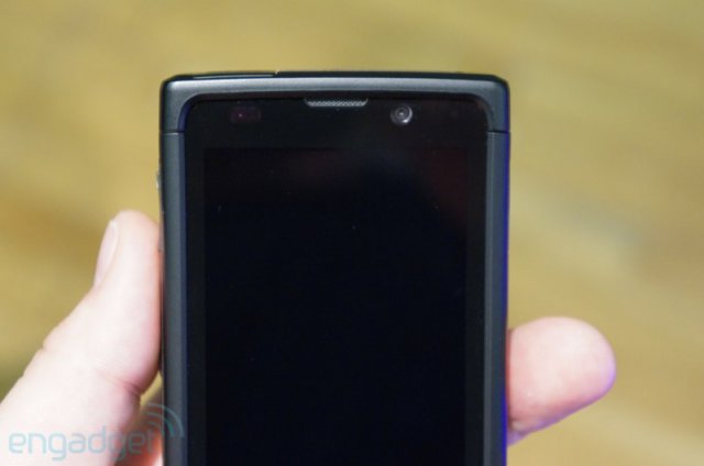 Неубиваемый смартфон NEC Terrain (11 фото)