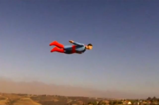 Супермены в небе над Сан-Диего (видео)