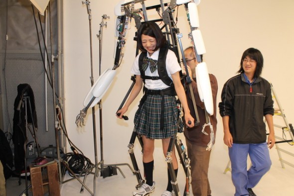 В Японии готовится серийный выпуск экзоскелетов