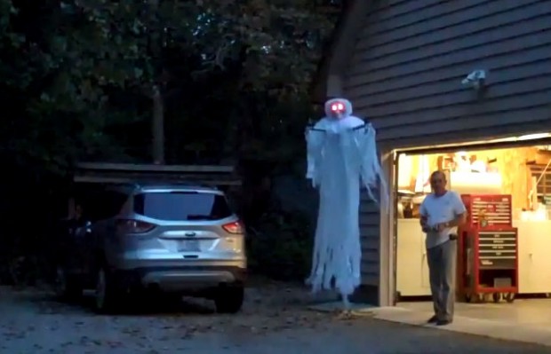 Привидение с моторчиком на Хэллоуин (видео)