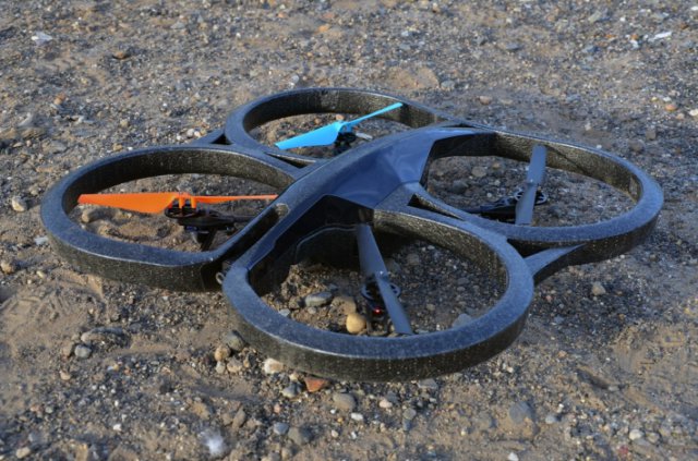 AR.Drone 2.0  - улучшенная летающая модель от Parrot (14 фото)