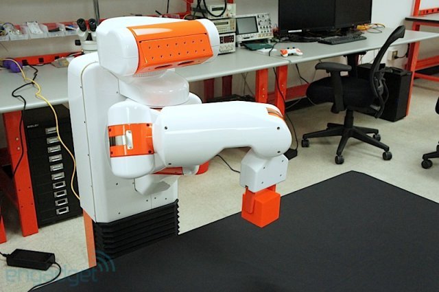 Однорукий полуавтономный робот UBR-1 (7 фото + видео)