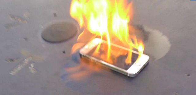 iPhone 5S против огня и молотка 