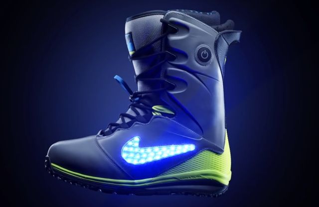 Светящиеся ботинки для сноубордистов от Nike (видео)