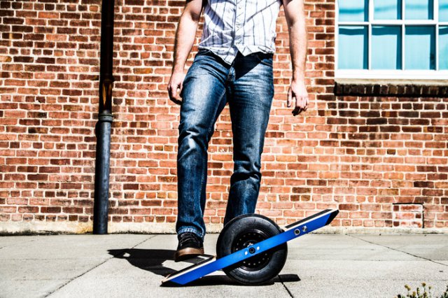 Электронный скейтборд с одним колесом 