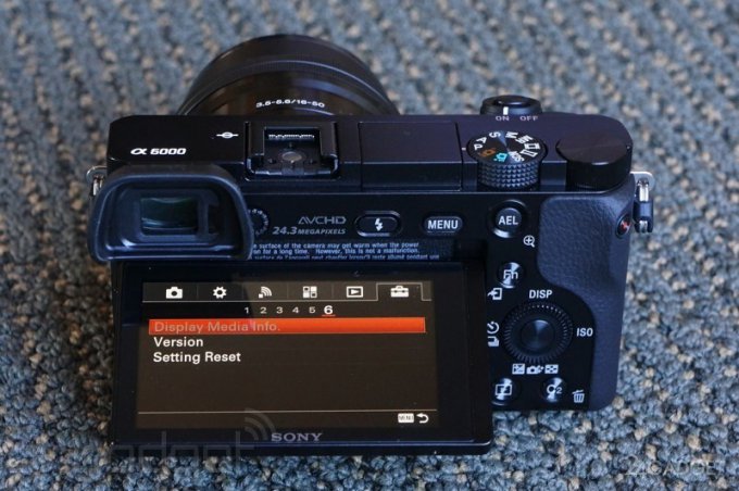 Новая беззеркальная фотокамера Sony A6000 (13 фото)