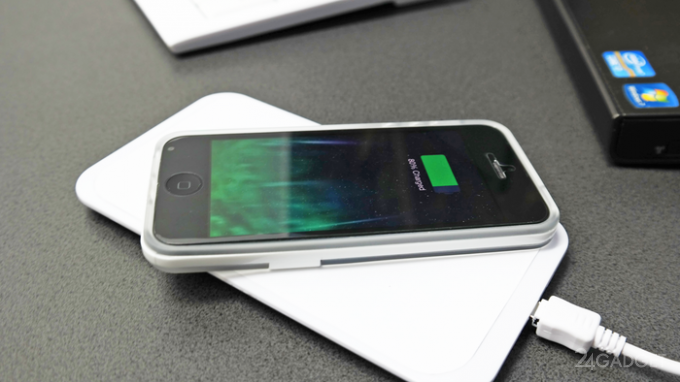 Устройство для беспроводной зарядки iPhone 5S и 5C (4 фото + видео)
