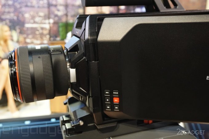 Профессиональная видеокамера с поддержкой формата 4K (18 фото)