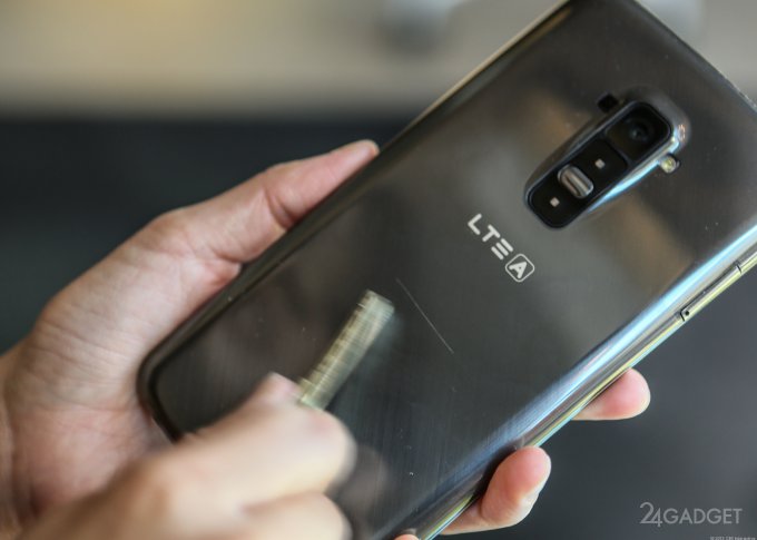 LG G Flex - гибкий смартфон из будущего 