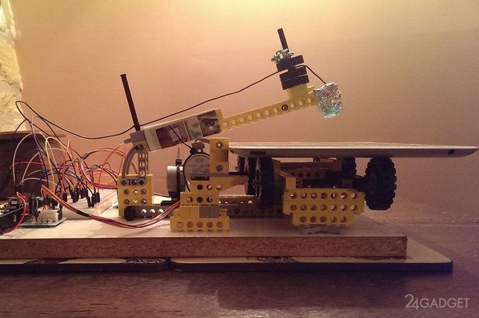 Робот из LEGO, играющий на iPad (5 фото + видео)