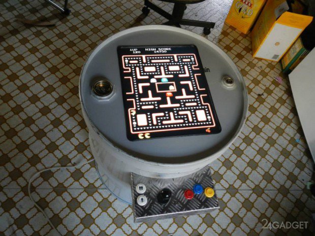 Игровой автомат из двухсотлитровой бочки (2 фото)
